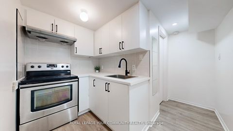 Photo 32 at 446 Lynett Crescent, Crosby, Richmond Hill