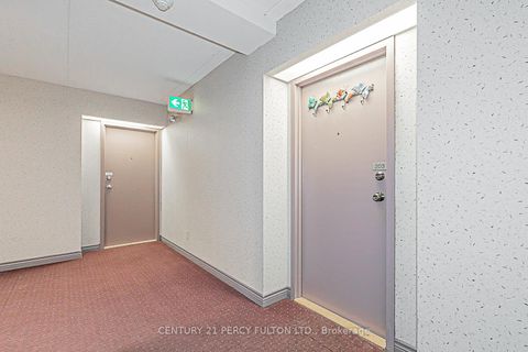 Photo 2 at 203 - 249 Major Mackenzie Drive E, Harding, Richmond Hill