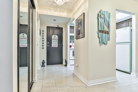 Photo 3 at 203 - 249 Major Mackenzie Drive E, Harding, Richmond Hill