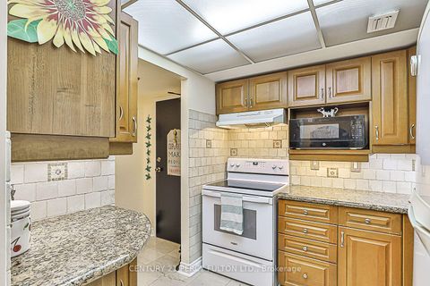 Photo 5 at 203 - 249 Major Mackenzie Drive E, Harding, Richmond Hill