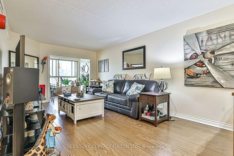 Photo 7 at 203 - 249 Major Mackenzie Drive E, Harding, Richmond Hill