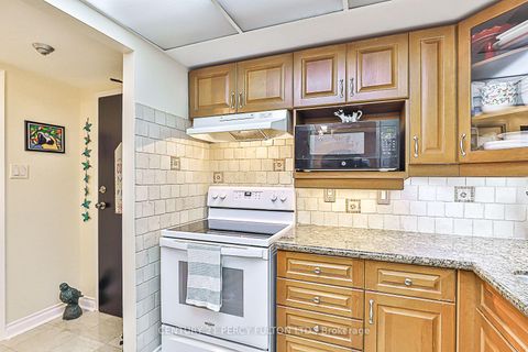 Photo 8 at 203 - 249 Major Mackenzie Drive E, Harding, Richmond Hill