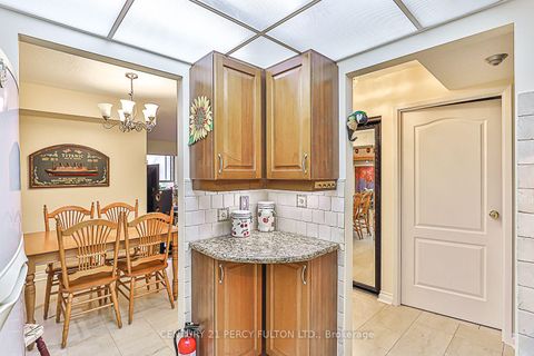 Photo 9 at 203 - 249 Major Mackenzie Drive E, Harding, Richmond Hill