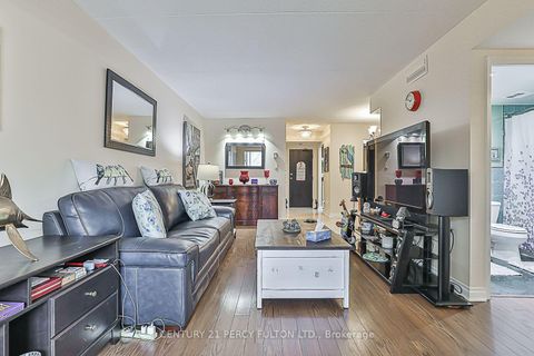Photo 11 at 203 - 249 Major Mackenzie Drive E, Harding, Richmond Hill