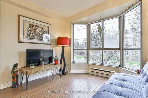 Photo 16 at 203 - 249 Major Mackenzie Drive E, Harding, Richmond Hill