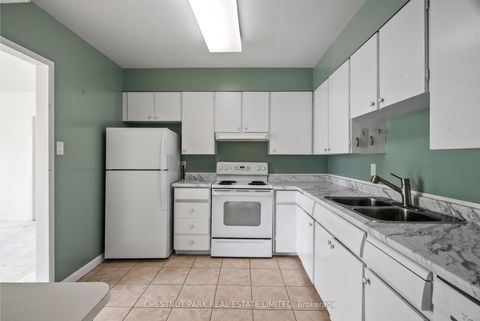 Photo 8 at 602 - 500 Avenue Road, Casa Loma, Toronto