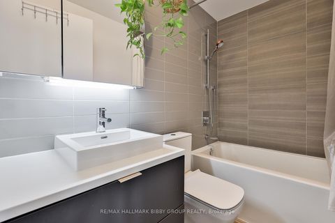 Photo 11 at 614 - 170 Bayview Avenue, Waterfront Communities C8, Toronto