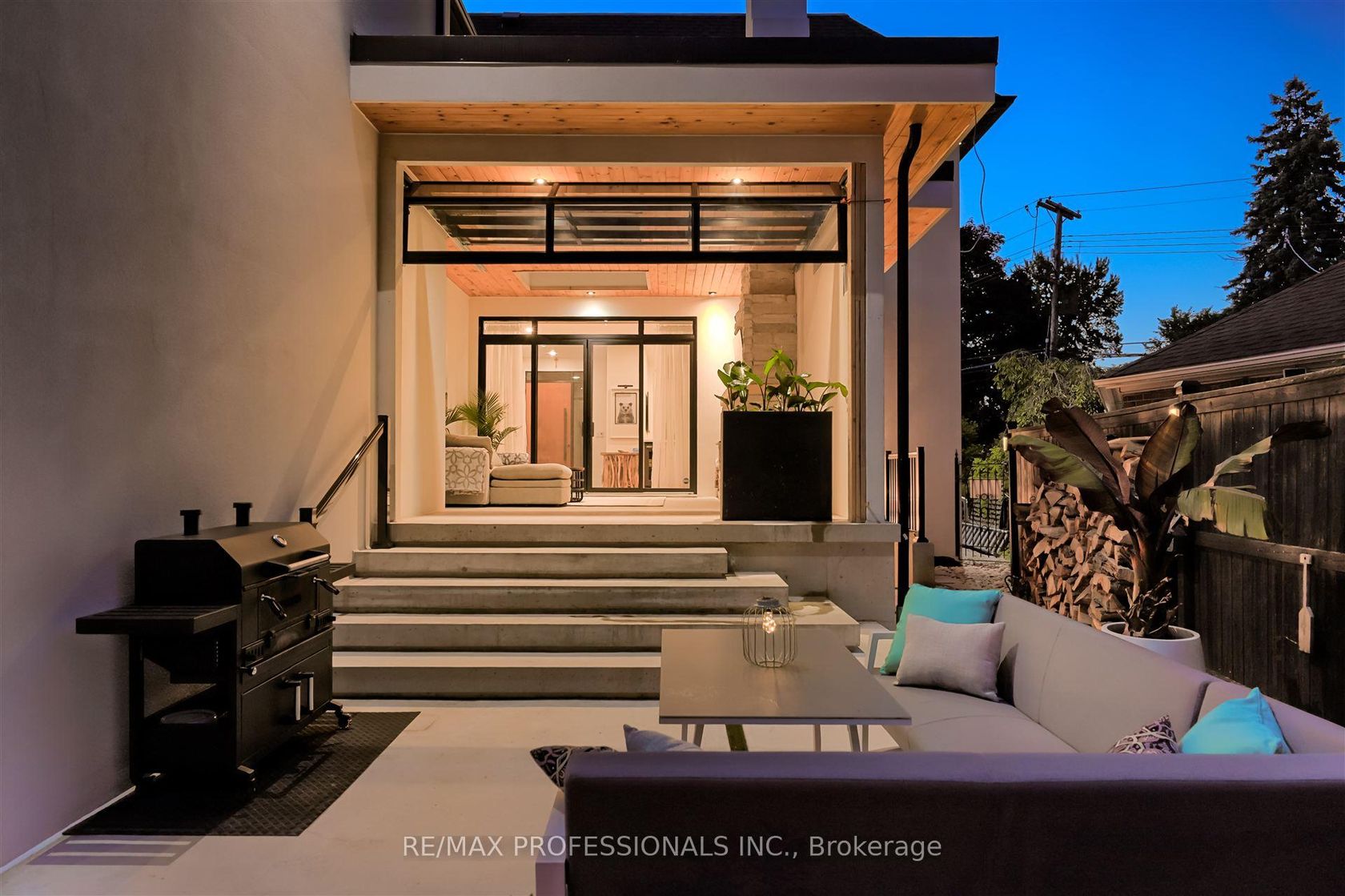 22 Spring Garden Road, Queensway, Toronto photo number 2 22 Spring Garden Road, Queensway, Toronto photo number 2