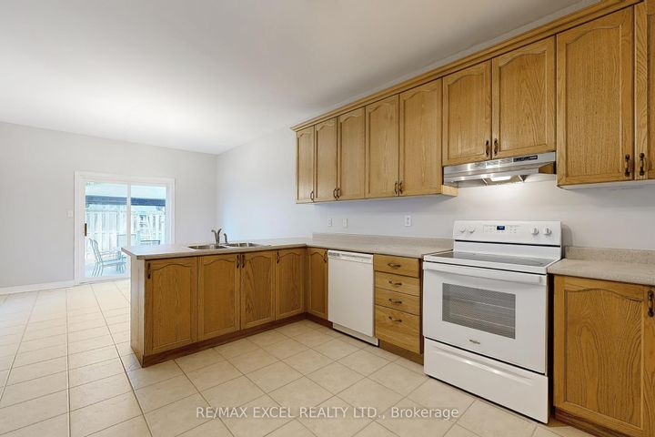 Photo 10 at 38 Ayhart Street, Wismer, Markham