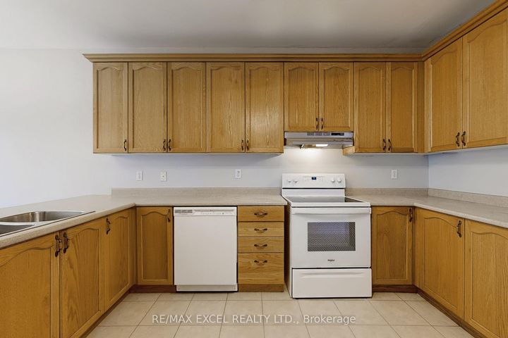 Photo 11 at 38 Ayhart Street, Wismer, Markham