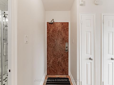 Photo 5 at 301 - 1901 Bayview Avenue, Leaside, Toronto