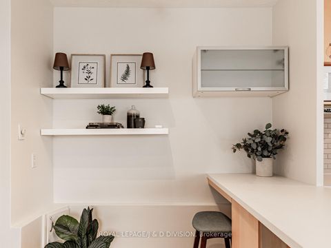 Photo 10 at 301 - 1901 Bayview Avenue, Leaside, Toronto