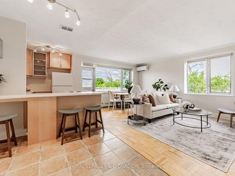 Photo 13 at 301 - 1901 Bayview Avenue, Leaside, Toronto