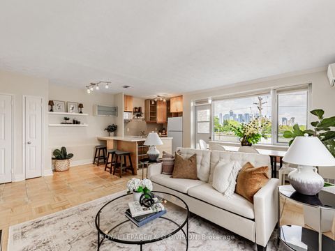 Photo 15 at 301 - 1901 Bayview Avenue, Leaside, Toronto