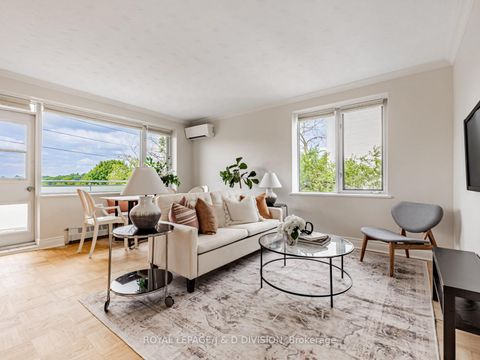 Photo 16 at 301 - 1901 Bayview Avenue, Leaside, Toronto