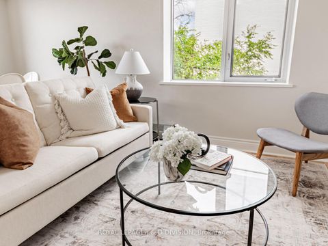 Photo 18 at 301 - 1901 Bayview Avenue, Leaside, Toronto