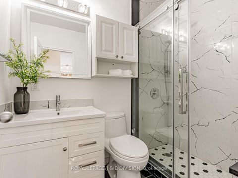 Photo 26 at 301 - 1901 Bayview Avenue, Leaside, Toronto
