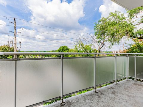 Photo 28 at 301 - 1901 Bayview Avenue, Leaside, Toronto