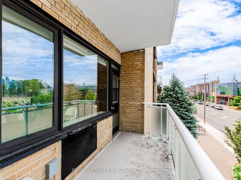 Photo 31 at 301 - 1901 Bayview Avenue, Leaside, Toronto