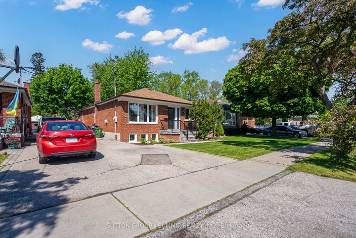 Photo 1 at 47 Rayside Drive S, Markland Wood, Toronto