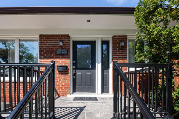 Photo 2 at 47 Rayside Drive S, Markland Wood, Toronto