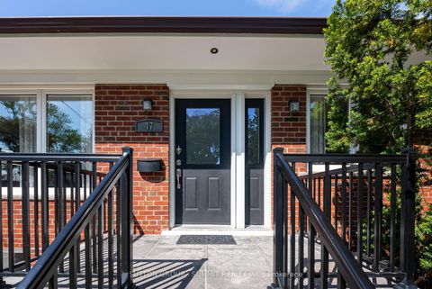 Photo 2 at 47 Rayside Drive S, Markland Wood, Toronto