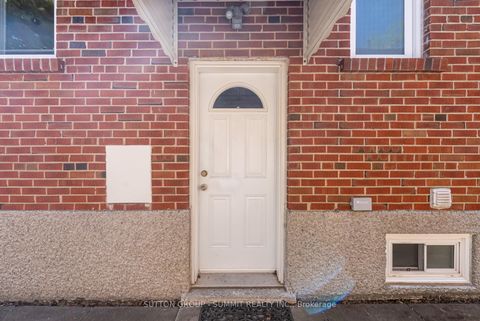 Photo 4 at 47 Rayside Drive S, Markland Wood, Toronto