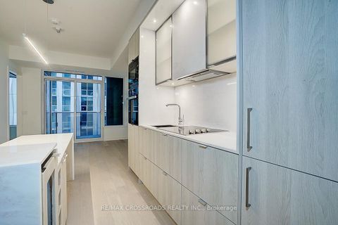 Photo 11 at 1607 - 11 Yorkville Avenue, Annex, Toronto