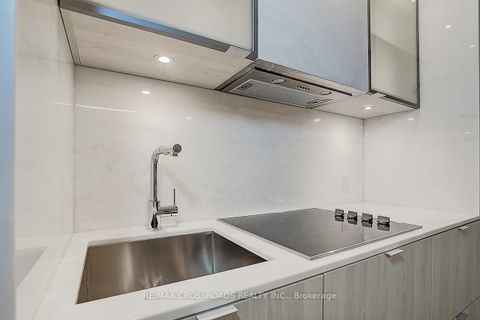 Photo 14 at 1607 - 11 Yorkville Avenue, Annex, Toronto