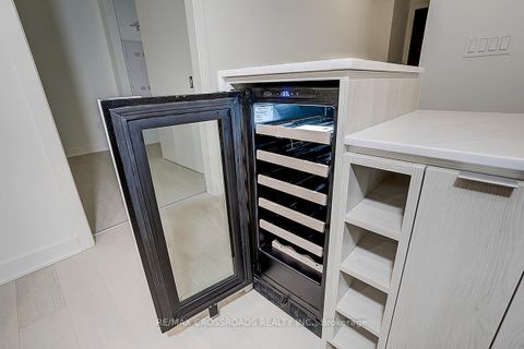 Photo 15 at 1607 - 11 Yorkville Avenue, Annex, Toronto