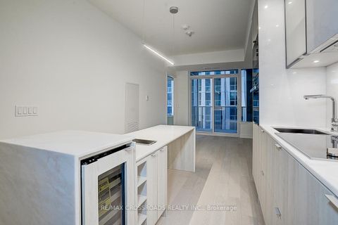 Photo 17 at 1607 - 11 Yorkville Avenue, Annex, Toronto
