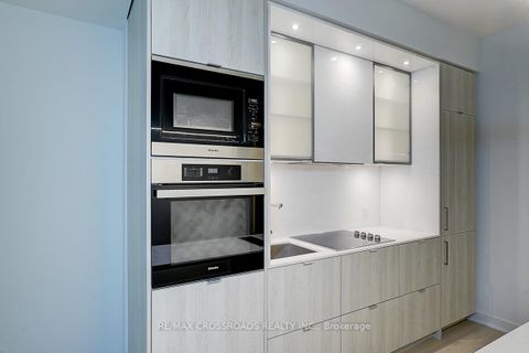 Photo 20 at 1607 - 11 Yorkville Avenue, Annex, Toronto