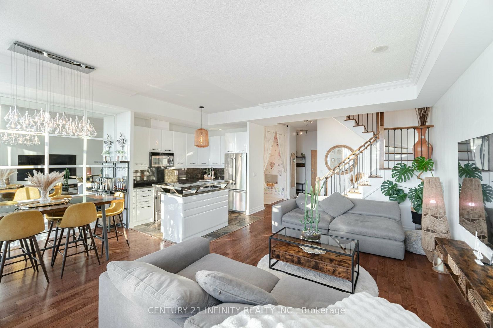 PH1 - 3939 Duke Of York Boulevard, City Centre, Mississauga by Loree Meneguzzi Real Estate PH1 - 3939 Duke Of York Boulevard, City Centre, Mississauga