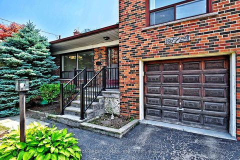 Photo 2 at 19 Skipton Court, CFB, Toronto