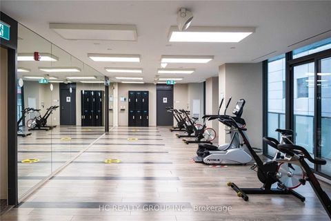 Photo 3 at 609 - 101 Peter Street W, Waterfront Communities C1, Toronto