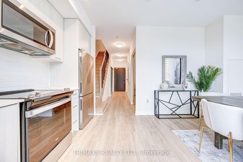 Photo 11 at 102 - 12 Symes Road, Smythe, Toronto