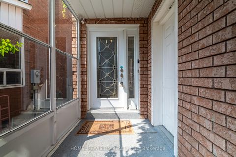 Photo 1 at 32 Mountfield Crescent, Brownridge, Vaughan