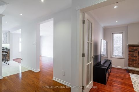 Photo 3 at 32 Mountfield Crescent, Brownridge, Vaughan
