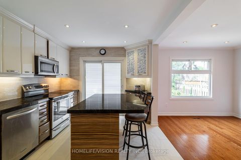 Photo 4 at 32 Mountfield Crescent, Brownridge, Vaughan