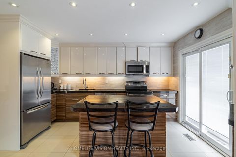 Photo 6 at 32 Mountfield Crescent, Brownridge, Vaughan