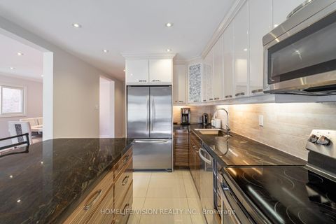 Photo 8 at 32 Mountfield Crescent, Brownridge, Vaughan