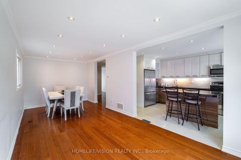 Photo 9 at 32 Mountfield Crescent, Brownridge, Vaughan