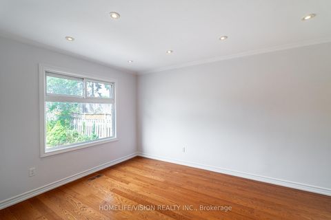 Photo 10 at 32 Mountfield Crescent, Brownridge, Vaughan