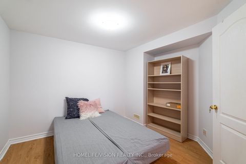 Photo 31 at 32 Mountfield Crescent, Brownridge, Vaughan