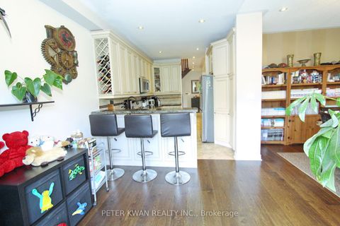 Photo 8 at 121 Warbler Avenue, Patterson, Vaughan