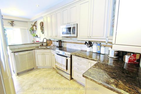 Photo 12 at 121 Warbler Avenue, Patterson, Vaughan