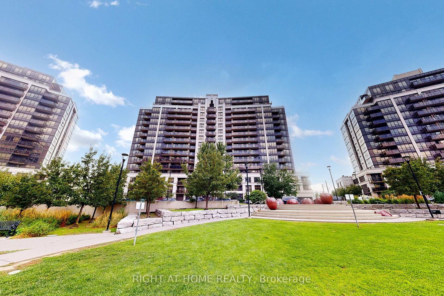214 - 1070 Sheppard Avenue W, York University Heights, Toronto by Loree Meneguzzi Real Estate 214 - 1070 Sheppard Avenue W, York University Heights, Toronto