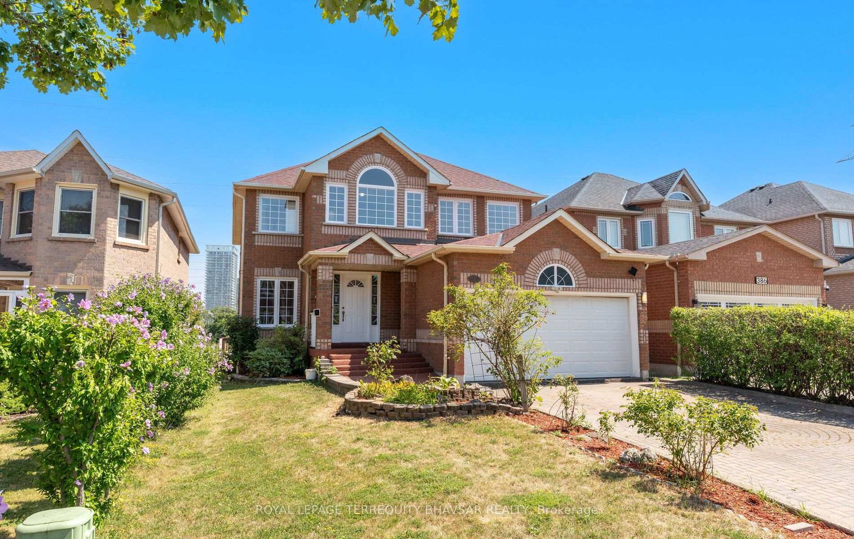 382 Harrowsmith Drive, Hurontario, Mississauga 