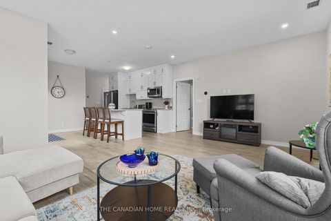 Photo 5 at 208 - 3265 Carding Mill Trail, GO Glenorchy, Oakville