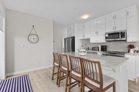 Photo 7 at 208 - 3265 Carding Mill Trail, GO Glenorchy, Oakville